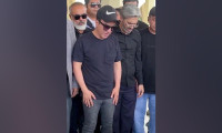 مراسم خاکسپاری مادر