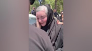 حضور هنرمندان در مراسم خاکسپاری مادر داریوش فرضیایی