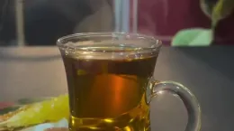 کلیپ بامزه صدای چای کم رنگ و چای پررنگ