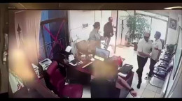 لحظه حمله کردن خواهران منصوریان به دفتر رئیس فدراسیون ووشو