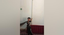 کلیپ بالا رفتن پسر بچه از لوله و بالا کشیدن برادرش
