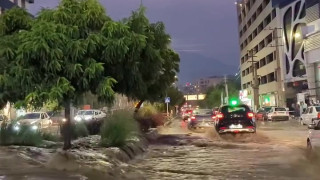 کلیپ باران شدید در کرج و آب گرفتگی معابر
