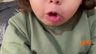 کلیپ اصلی دختربچه: سرما خوردم، ای وای من